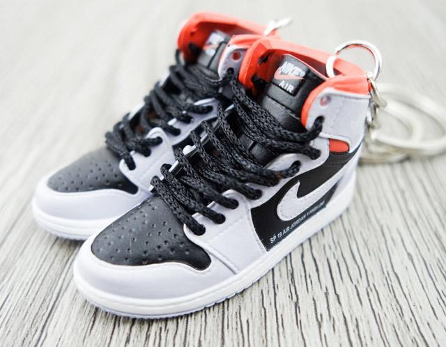 Mini sneaker keychain 3D Air Jordan 1 - Hyper Crimson HQ - Sneakers Passion