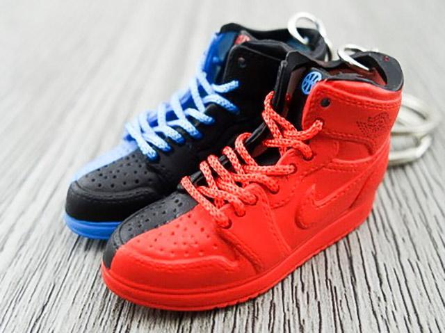 Mini sneaker keychain 3D Air Jordan 1 - Quai 54 Friends and Family HQ - Sneakers Passion