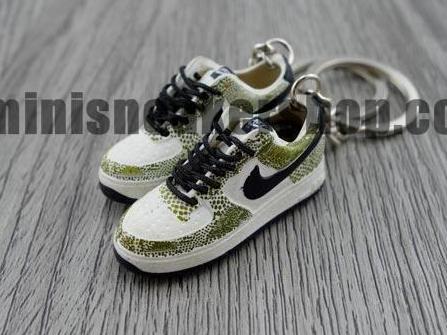 mini 3D sneaker keychains Air Force 1 Cocoa Snake (2001) - Sneakers Passion