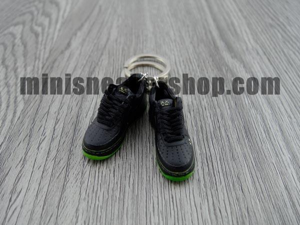 mini sneaker keychains Air Force 1 KAWS (2008) - Sneakers Passion