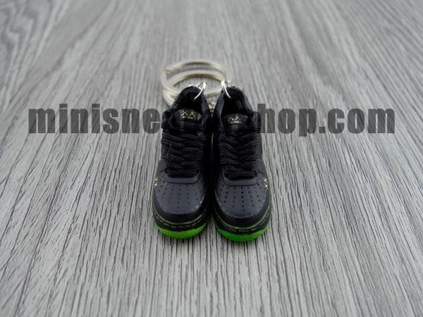 mini sneaker keychains Air Force 1 KAWS (2008) - Sneakers Passion