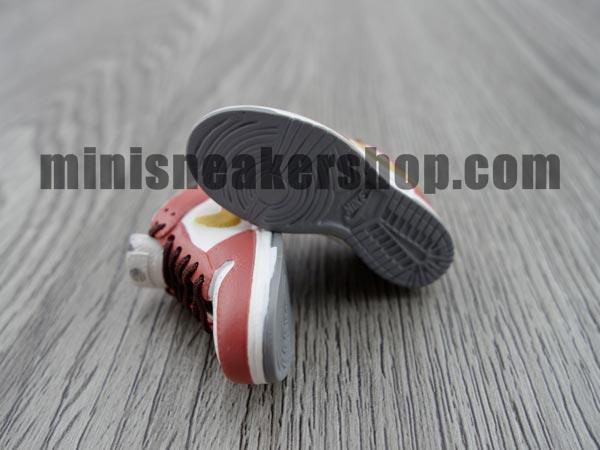 mini sneaker keychains Dunk Low Pro SB- Shanghai (2004) - Sneakers Passion