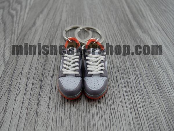 mini sneaker keychains Dunk Low Pro SB- Pigeon (2005) - Sneakers Passion