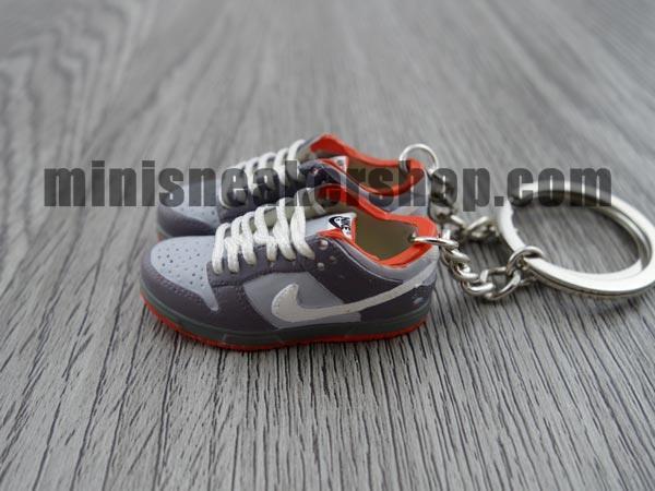 mini sneaker keychains Dunk Low Pro SB- Pigeon (2005) - Sneakers Passion