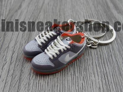 mini sneaker keychains Dunk Low Pro SB- Pigeon (2005) - Sneakers Passion