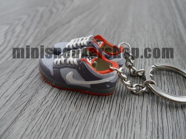 mini sneaker keychains Dunk Low Pro SB- Pigeon (2005) - Sneakers Passion