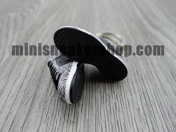 mini sneaker keychains Dunk Low Pro SB- Black (2002) - Sneakers Passion