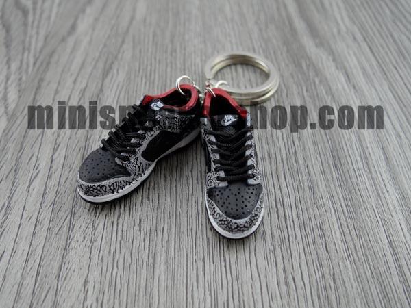 mini sneaker keychains Dunk Low Pro SB- Black (2002) - Sneakers Passion