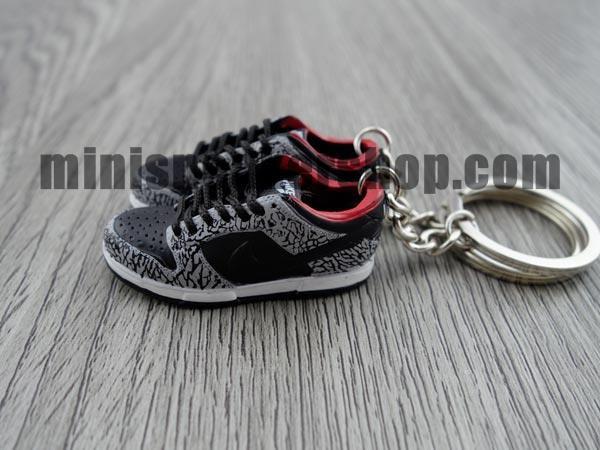 mini sneaker keychains Dunk Low Pro SB- Black (2002) - Sneakers Passion