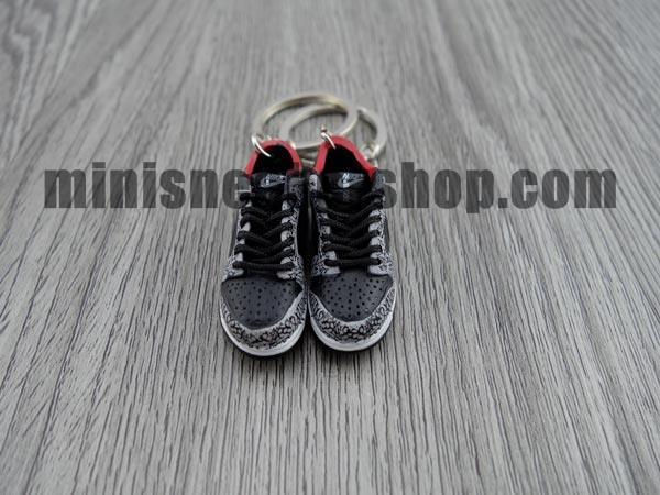 mini sneaker keychains Dunk Low Pro SB- Black (2002) - Sneakers Passion