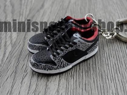 mini sneaker keychains Dunk Low Pro SB- Black (2002) - Sneakers Passion