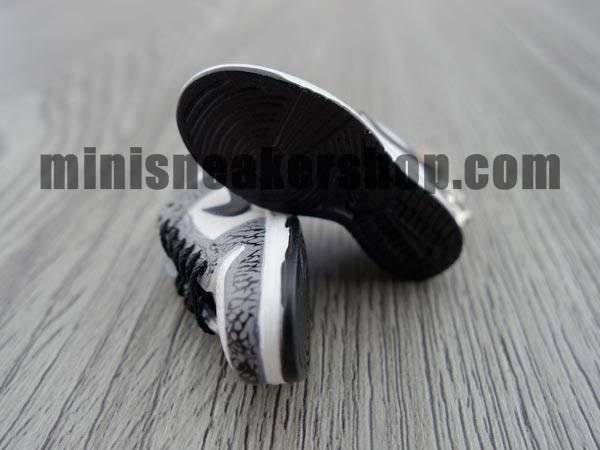 Mini sneaker keychains Nike White (2002) - Sneakers Passion
