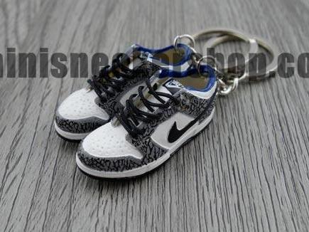 Mini sneaker keychains Nike White (2002) - Sneakers Passion