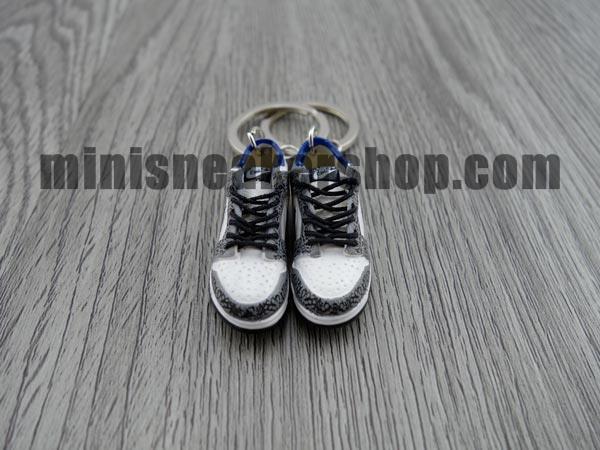 Mini sneaker keychains Nike White (2002) - Sneakers Passion