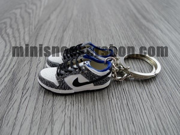 Mini sneaker keychains Nike White (2002) - Sneakers Passion