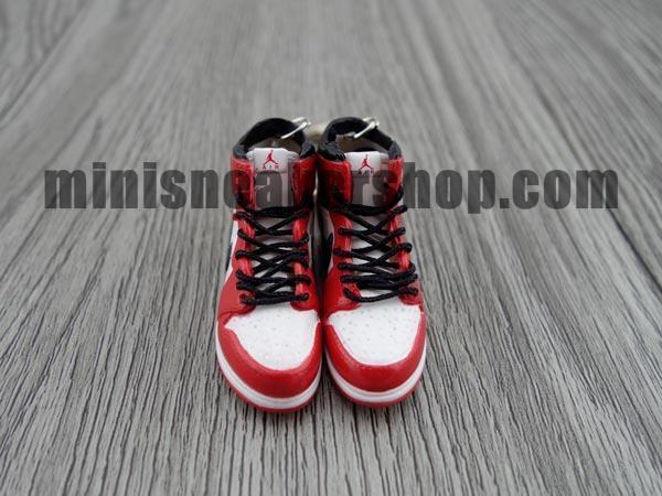 Mini sneaker keychain 3D Air Jordan 1 OG White Black Red - CHICAGO (1985) - Sneakers Passion