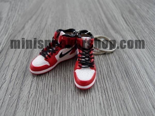 Mini sneaker keychain 3D Air Jordan 1 OG White Black Red - CHICAGO (1985) - Sneakers Passion