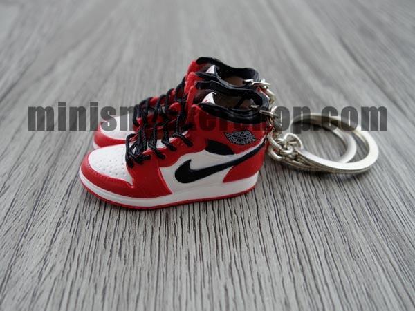Mini sneaker keychain 3D Air Jordan 1 OG White Black Red - CHICAGO (1985) - Sneakers Passion