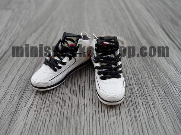 Mini Sneaker Keychains AJ 2 - OG White Red Black - Sneakers Passion