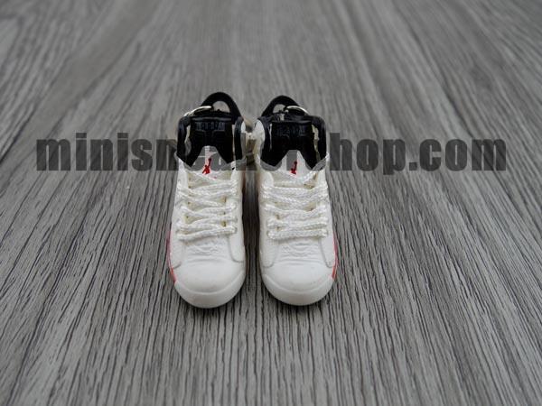 Mini Sneaker Keychains AJ 6 - OG White Infrared (1991) - Sneakers Passion
