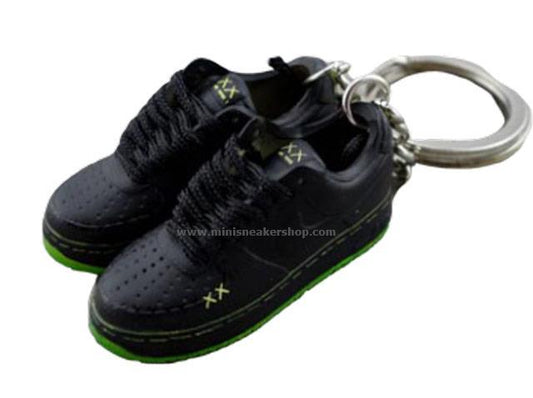 mini sneaker keychains Air Force 1 KAWS (2008) - Sneakers Passion