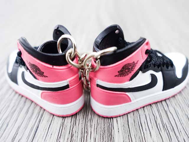 Mini sneaker keychain 3D Air Jordan 1 - Black/White/Pink - Sneakers Passion