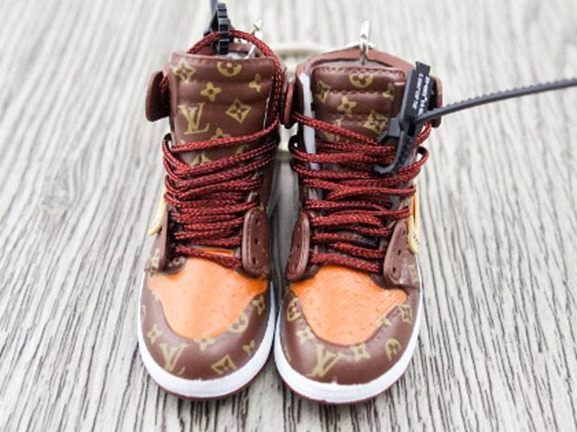 Mini sneaker keychain 3D HQ AJ1 x OW x LV inspired - EXCLUSIVE - Limited edition - Sneakers Passion