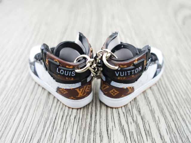 Mini sneaker keychain 3D LV - Brown/White/Black - Sneakers Passion