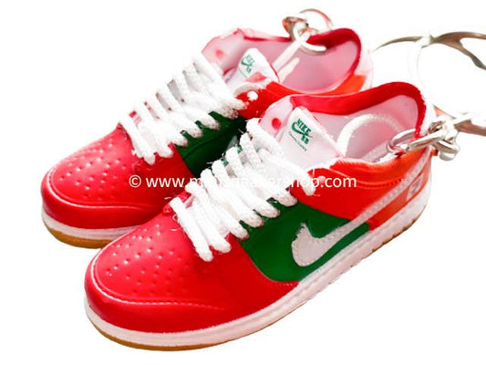 Mini sneaker keychain 3D Dunk SB low 7/11 - Sneakers Passion