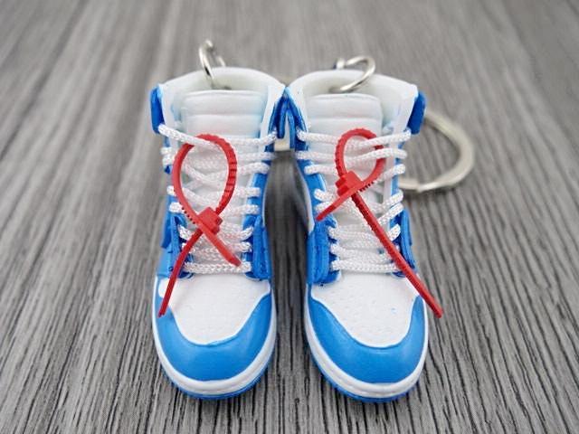 Mini sneaker keychain 3D AJ1 x OW inspired UNC (University Blue) - Sneakers Passion